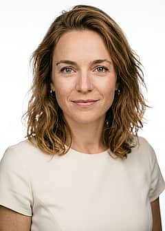 Cream short-sleeve top outfit preview